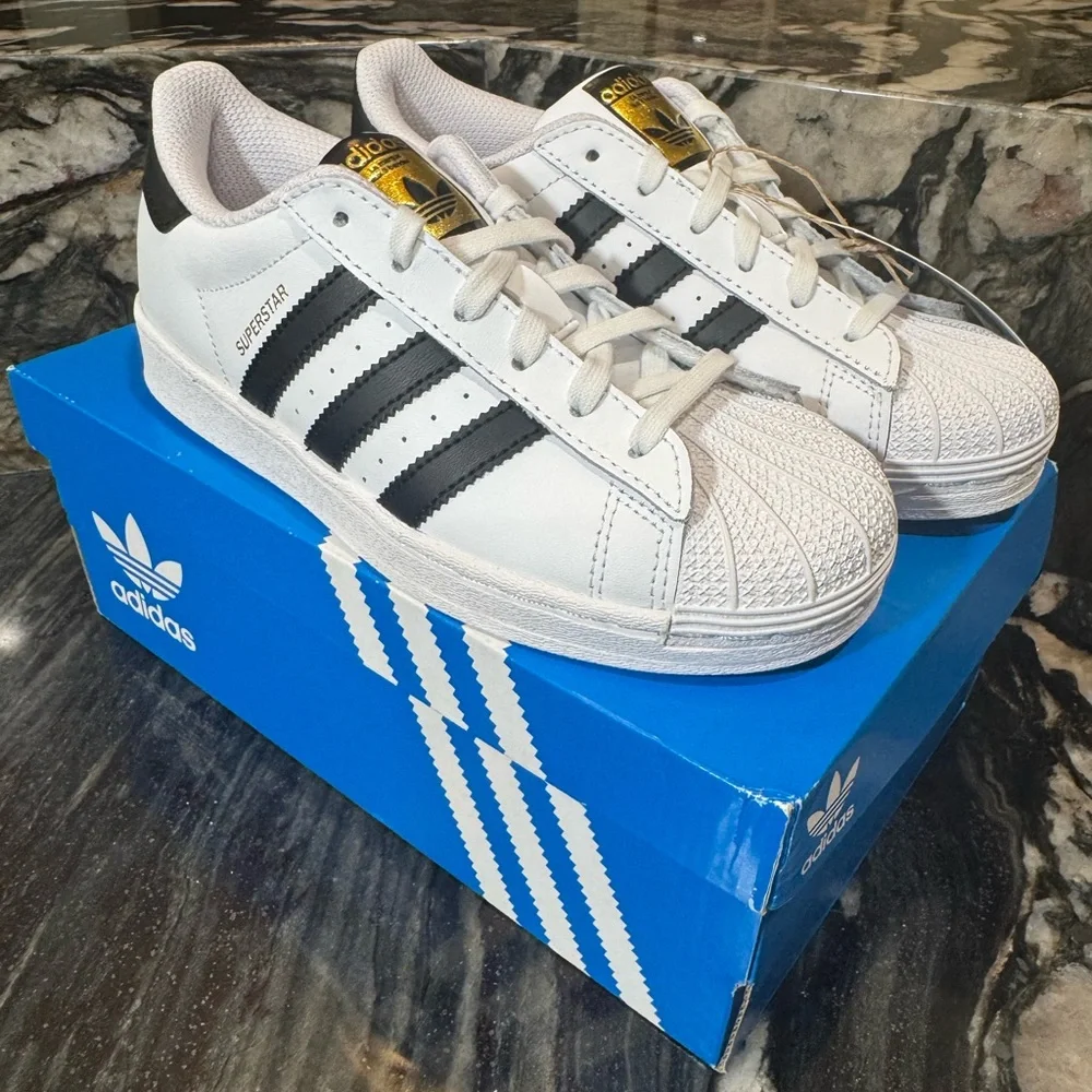 ADIDAS Superstar II - Kids size 2 - NIB